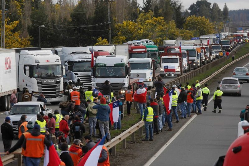 Paro de camioneros cumple siete días sin solución a la vista ante un