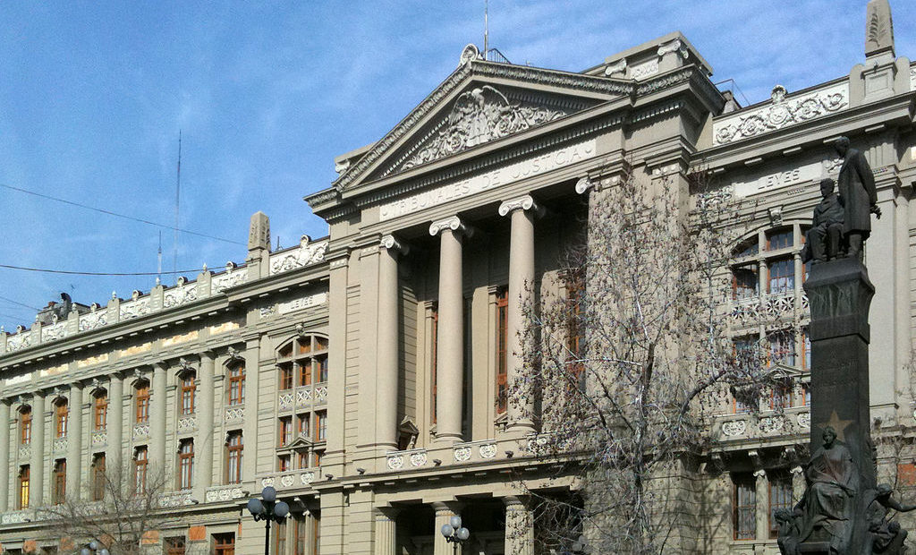 Corte Suprema. imagen de la Corte Suprema de Chile. imagen conseguida y utilizada bajo licencias creative commons.