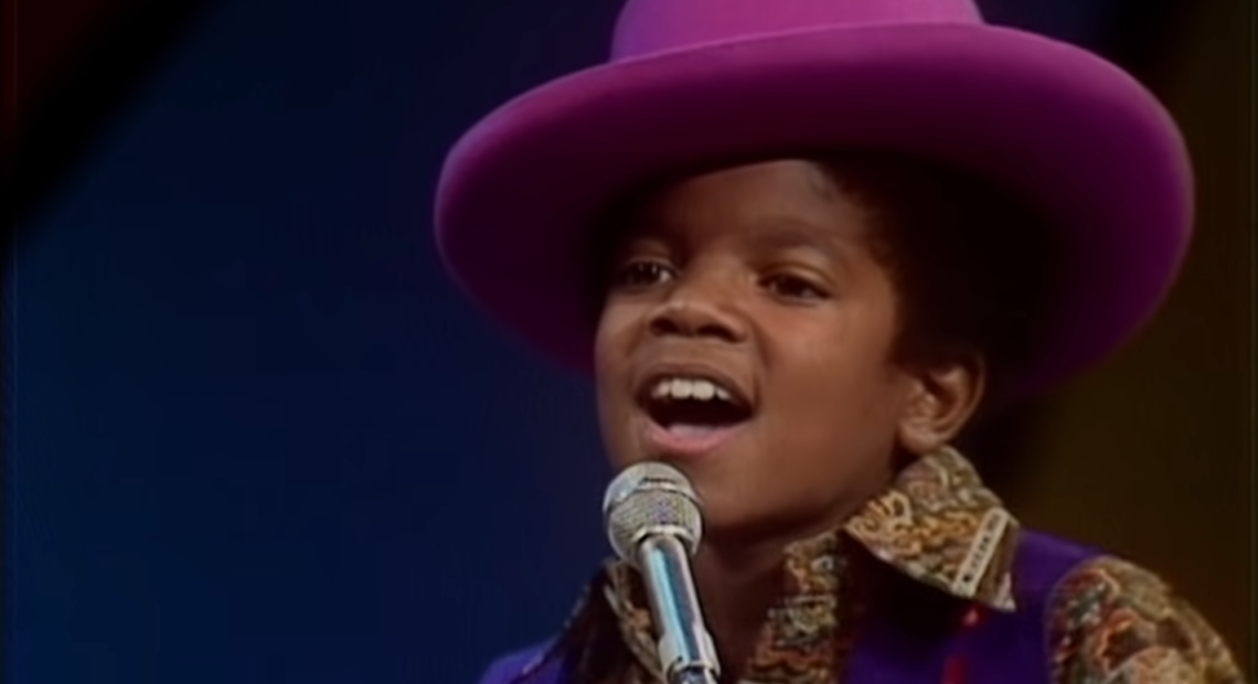 Jackson. screenshot de Michael Jackson, cantando como frontman de los Jackson 5 en el Ed Sullivan Show. Screenshot sacado de youtube del canal de Ed Sullivan Show.