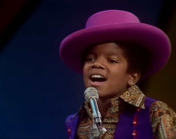 Jackson. screenshot de Michael Jackson, cantando como frontman de los Jackson 5 en el Ed Sullivan Show. Screenshot sacado de youtube del canal de Ed Sullivan Show.