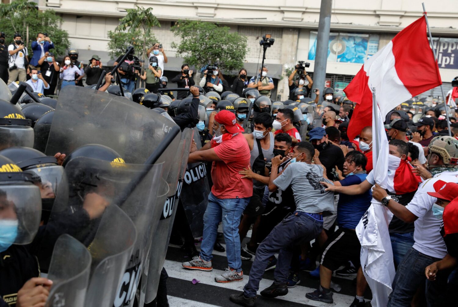 Vuelven las protestas a Lima contra el gobierno de Boluarte y el ...