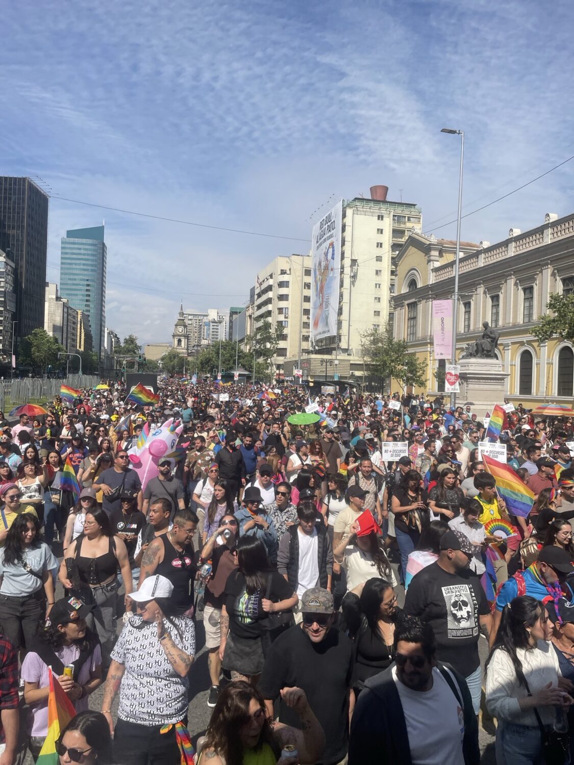 Más de 80 mil personas en la Marcha del Orgullo en Santiago. "No ...