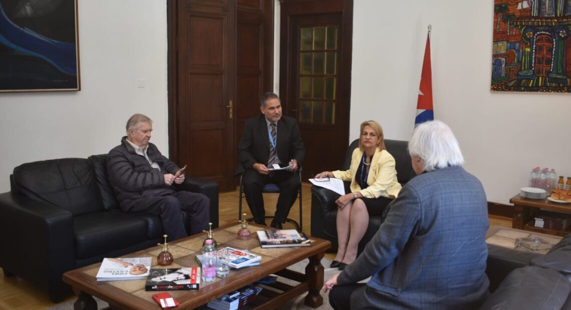 Encuentro de APES (Asociacion de la Prensa Extranjera en Suiza) con la viceministra primera de salud publica de Cuba, Tania Margarita Cruz Hernández, foto Elena Rusca