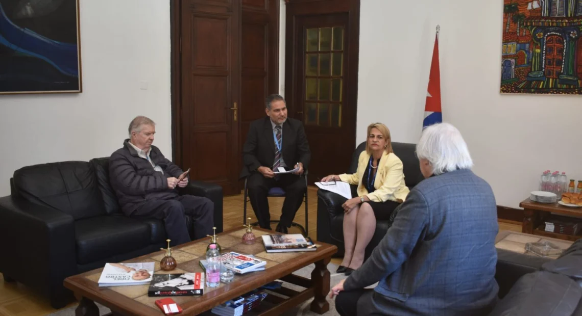 Encuentro de APES (Asociacion de la Prensa Extranjera en Suiza) con la viceministra primera de salud publica de Cuba, Tania Margarita Cruz Hernández, foto Elena Rusca